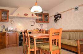 Commercial Building: Restaurante + Shop + 1 Apartment + Storage - Loulé / EN125