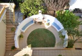 Commercial Building: Restaurante + Shop + 1 Apartment + Storage - Loulé / EN125