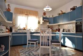 Commercial Building: Restaurante + Shop + 1 Apartment + Storage - Loulé / EN125