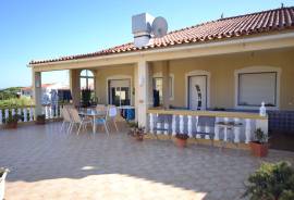 Commercial Building: Restaurante + Shop + 1 Apartment + Storage - Loulé / EN125