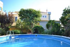 Commercial Building: Restaurante + Shop + 1 Apartment + Storage - Loulé / EN125