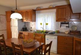 Commercial Building: Restaurante + Shop + 1 Apartment + Storage - Loulé / EN125