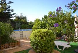 Commercial Building: Restaurante + Shop + 1 Apartment + Storage - Loulé / EN125