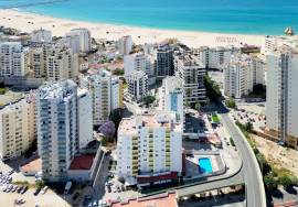 Restaurant in operation Located in Praia da Rocha