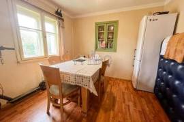 Maison rurale, maison d'hôtes, grand jardin et nombreuses dépendances près de Ruse