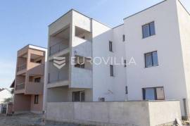 Osijek, Retfala, four-room apartment 100 m2 ground floor