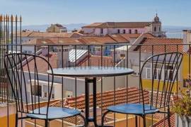 Hotel 17 rooms 680m2 | Terraces - In operation - Graça