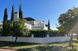 Spacious home in the Cape winelands