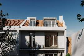 Fully refurbished 2 + 1 bedroom duplex apartment located next to Avenida Almirante Reis in Lisbon