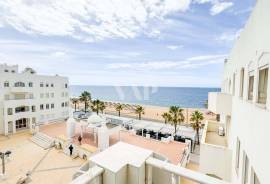 2 bedroom apartment in front of the sea, Quarteira