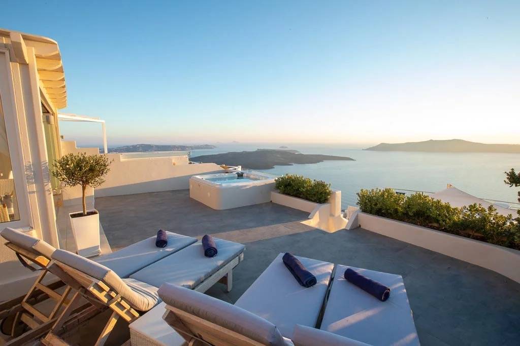 Luxury 3 Bed Villa For Sale in Santorini