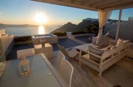 Luxury 3 Bed Villa For Sale in Santorini