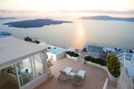 Luxury 3 Bed Villa For Sale in Santorini