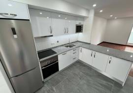 Completely refurbished 4 bedroom apartment for sale located next to Leroy Merlin