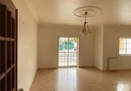 Excellent Opportunity in Porto Salvo, 5 Bedroom House