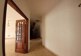 Excellent Opportunity in Porto Salvo, 5 Bedroom House