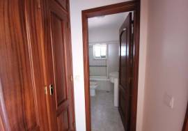 Excellent Opportunity in Porto Salvo, 5 Bedroom House