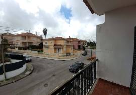 Excellent Opportunity in Porto Salvo, 5 Bedroom House