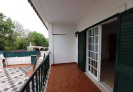 Excellent Opportunity in Porto Salvo, 5 Bedroom House