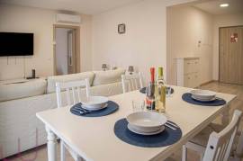 Fantastic T1 with swimming pool, parking, balcony and concierge 150 meters from the beach