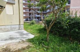 Refurbished 2 bedroom apartment, located in Rio de Mouro, Alto do Forte, close to all services.