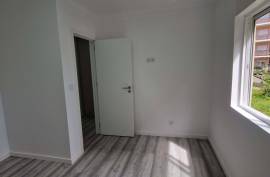 Refurbished 2 bedroom apartment, located in Rio de Mouro, Alto do Forte, close to all services.
