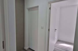 Refurbished 2 bedroom apartment, located in Rio de Mouro, Alto do Forte, close to all services.