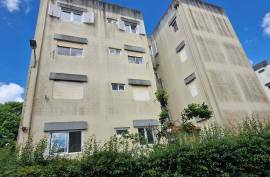 Refurbished 2 bedroom apartment, located in Rio de Mouro, Alto do Forte, close to all services.