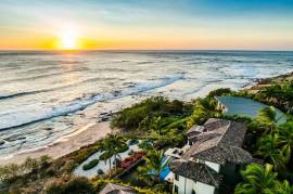 Villa Esperanza Beachfront: Oceanfront House For Sale in None