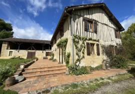 Charming Gascon Farmhouse with Pool, Lake & Mountain Views