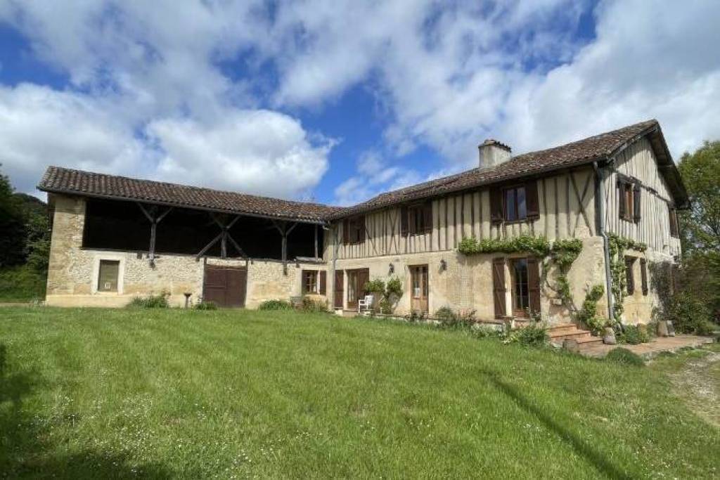 Charming Gascon Farmhouse with Pool, Lake & Mountain Views