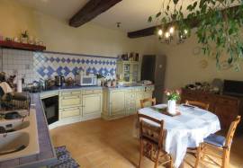 Old house for sale, 8 rooms - Boulogne-sur-Gesse 31350