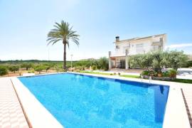 Finca with 4 bedrooms in the countryside of Elche