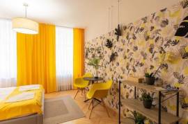 Colourful 3BD apartment in hip district Vinohrady