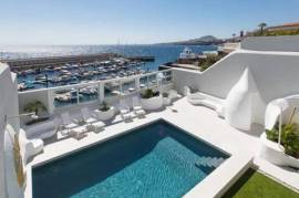 Newport Bay Villa: exclusive luxury experience