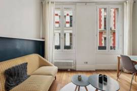Modern apartment with sleek design in Paris