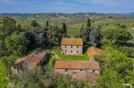 Farmhouse/Rustico - Scansano. Property in need of renovation with lots of potential