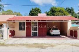 Big House With Front Parking In Quiet Street - Centro Merida.