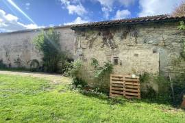 €96300 - Very Pretty Stone house near Ruffec with 3 bedrooms, pretty gardens and a second house to renovate