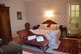 €189000 - Between Civray & Lizant : Large 5 Bedroom House - Established B&B business