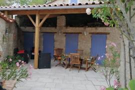 €319140 - Attractive 4 Bedroom Stone House With Separate Gite And Swimming Pool Near Mansle