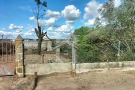 Moradia T10 para recuperar localizada em Santo Isidro de Pegões