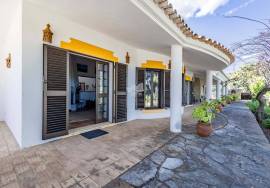 3 bedroom villa with garage conversion, tennis and pool, near Moncarapacho or São Brás de Alportel