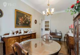 Discover your new home, this wonderful 2 bedroom apartment in the historic Rua da Arrábida