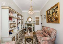 Discover your new home, this wonderful 2 bedroom apartment in the historic Rua da Arrábida