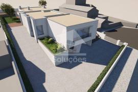Single storey 3 bedroom villa with swimming pool and garage