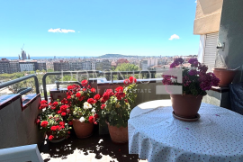 Spectacular apartment with incredible views in the heart of Guinardó
