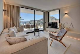 AN OUTSTANDING 3 BEDROOM APARTMENT WITH AMAZING SEA AND PORT VIEWS, FULLY REFURBISHED TO THE HIGHEST STANDARDS