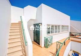 Spacious 2 bedroom apartment near the commercial area in Vila Sol, Algarve