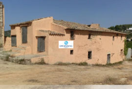 Centennial stone farmhouse with 75 hectares, vineyards and historic houses to rehabilitate in San Pere de Ribes - Sitges (Barcelona)